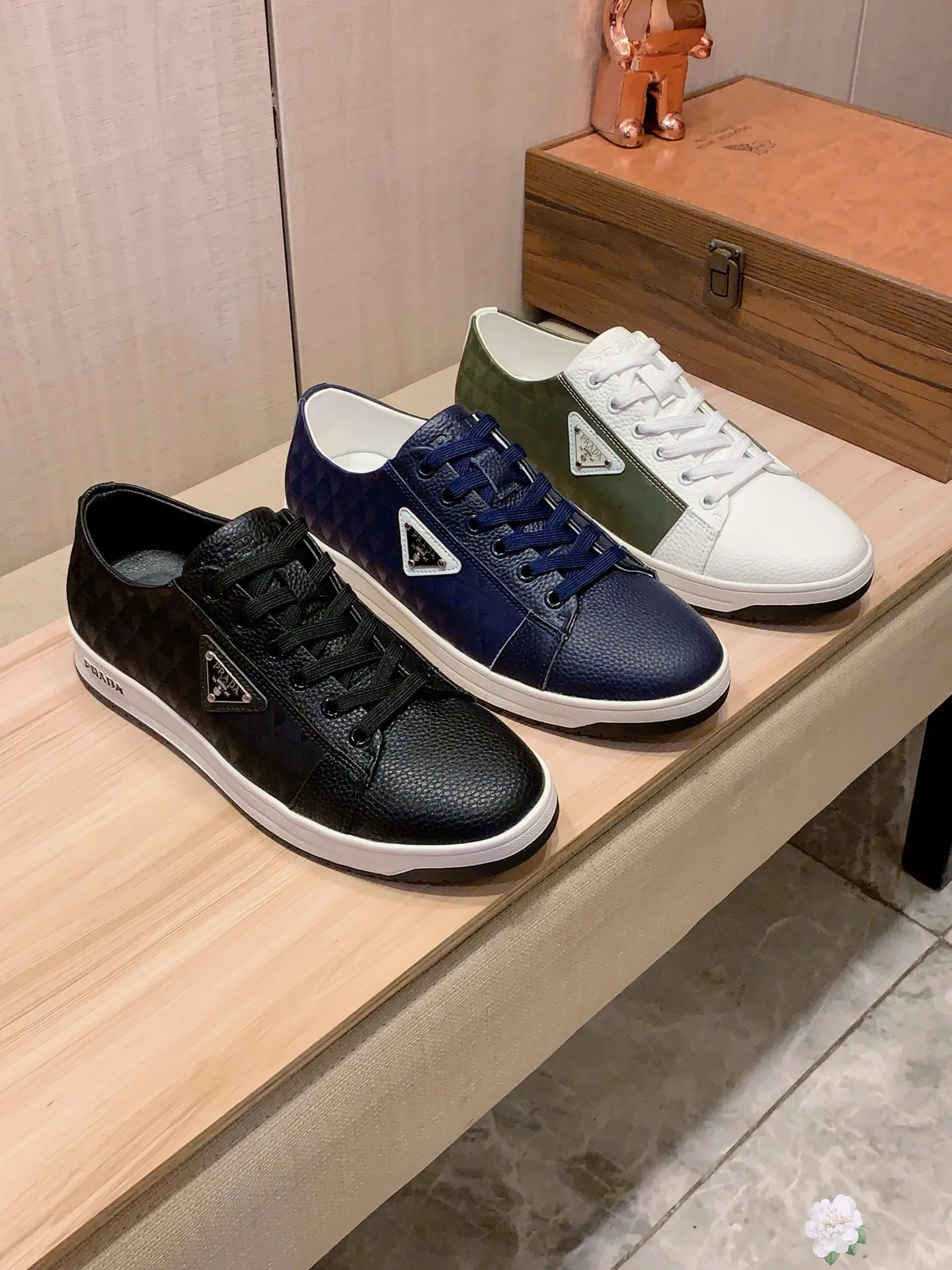 Men's Men's Shoes💰420💰💰🎩🎩[Lightning][Lightning] "PRADA*" The latest and most popular casual shoes, top brand [seduce] luxury~purchase, top~quality. [Strong] The upper is made of imported breathable cowhide with material ➕ breathable sheepskin lining (•) and fine workmanship. The original stylish and stylish soft rubber wear-resistant and non-slip outsole is light and comfortable on the feet. The real thing looks better when photographed in real life. No. 143: Code: 38-44, 45 can be customized, 3️⃣ colors are available